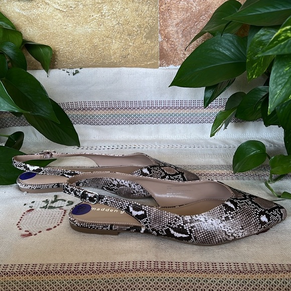 NEW Madden Girl Women’s Snake Print Pointed Toe Slingback Flats Size 8.5 - Picture 7 of 11